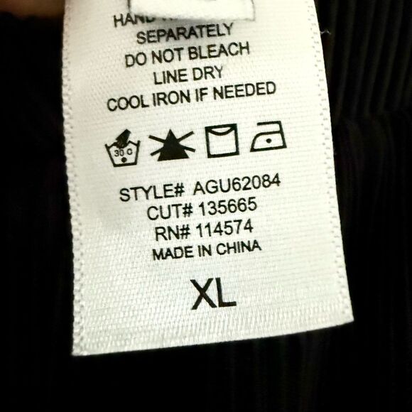 RO & DE Nordstrom Accordion Pleated Cropped Wide Leg in Black - Size XL - Picture 5 of 6